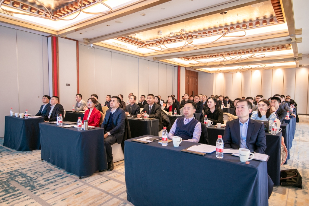 頸復(fù)康藥業(yè)集團(tuán)銷售公司召開2025年任務(wù)指標(biāo)及營銷策略大會(huì)